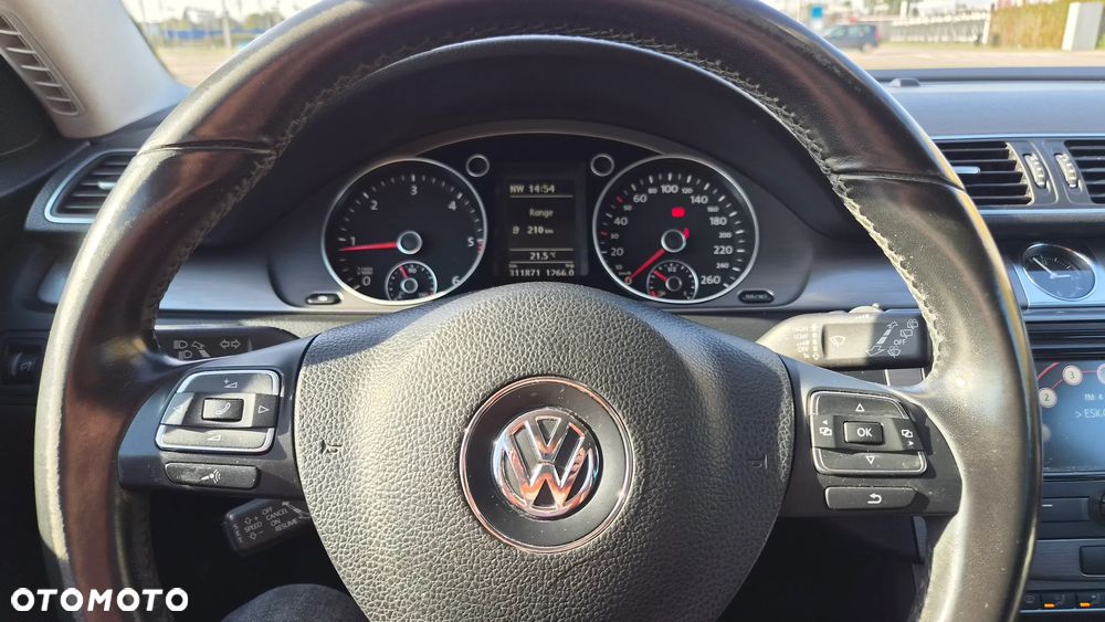 Volkswagen Passat 2.0 TDI BlueMotion Technology Comfortline - 35