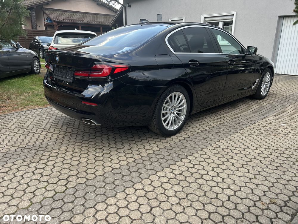 BMW Seria 5 520d Sport Line - 4