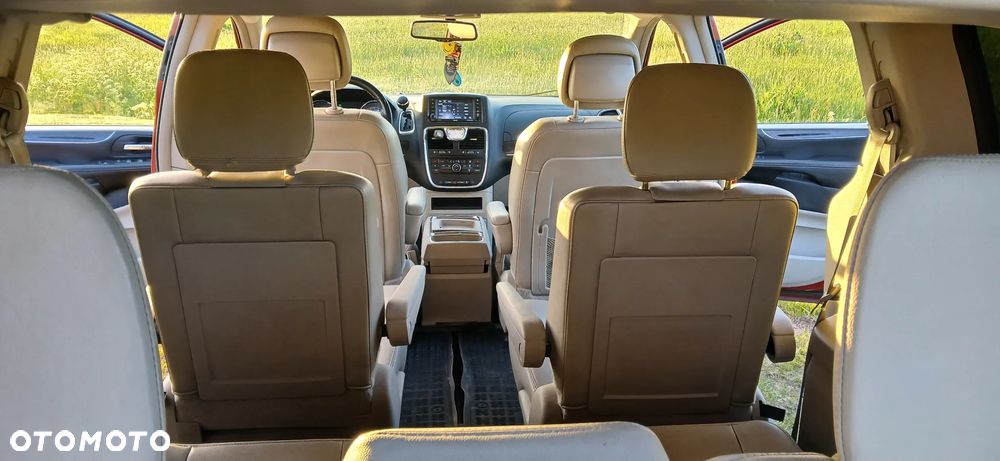 Chrysler Town & Country 3.6 Limited - 7