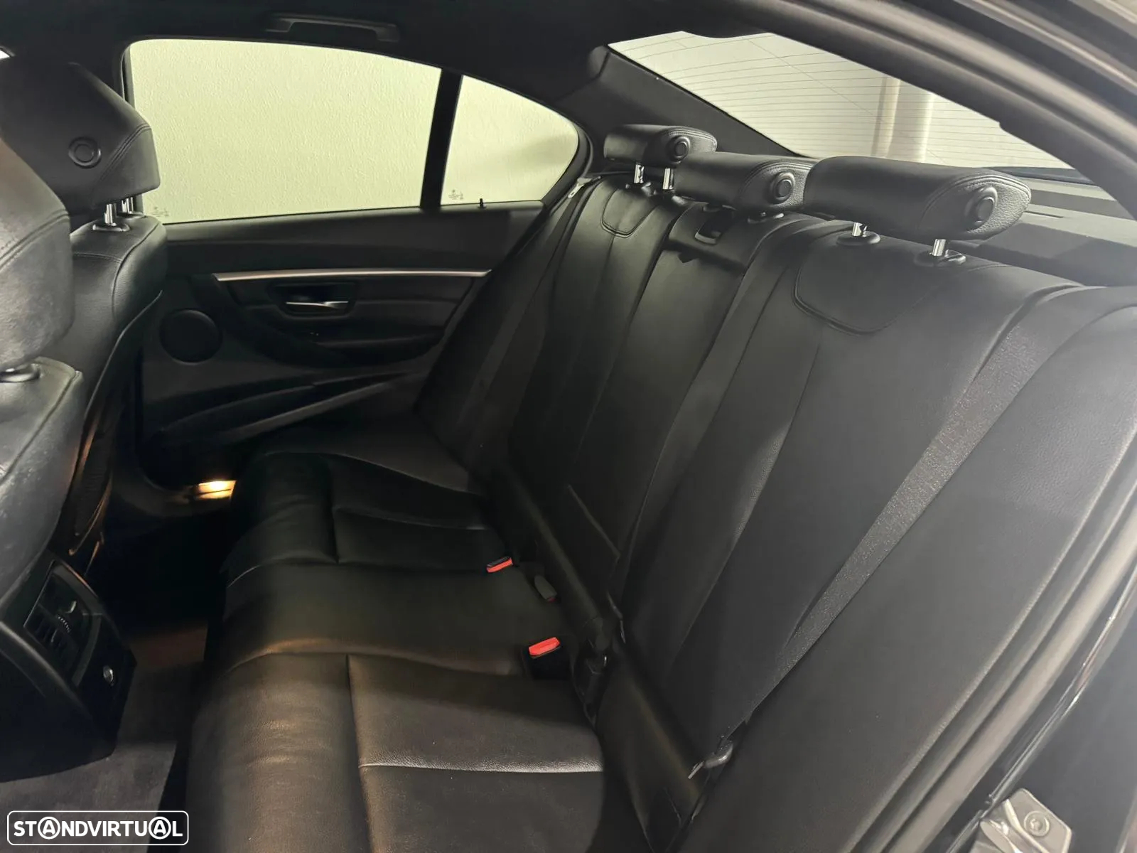 BMW 320 i Pack M Auto - 29