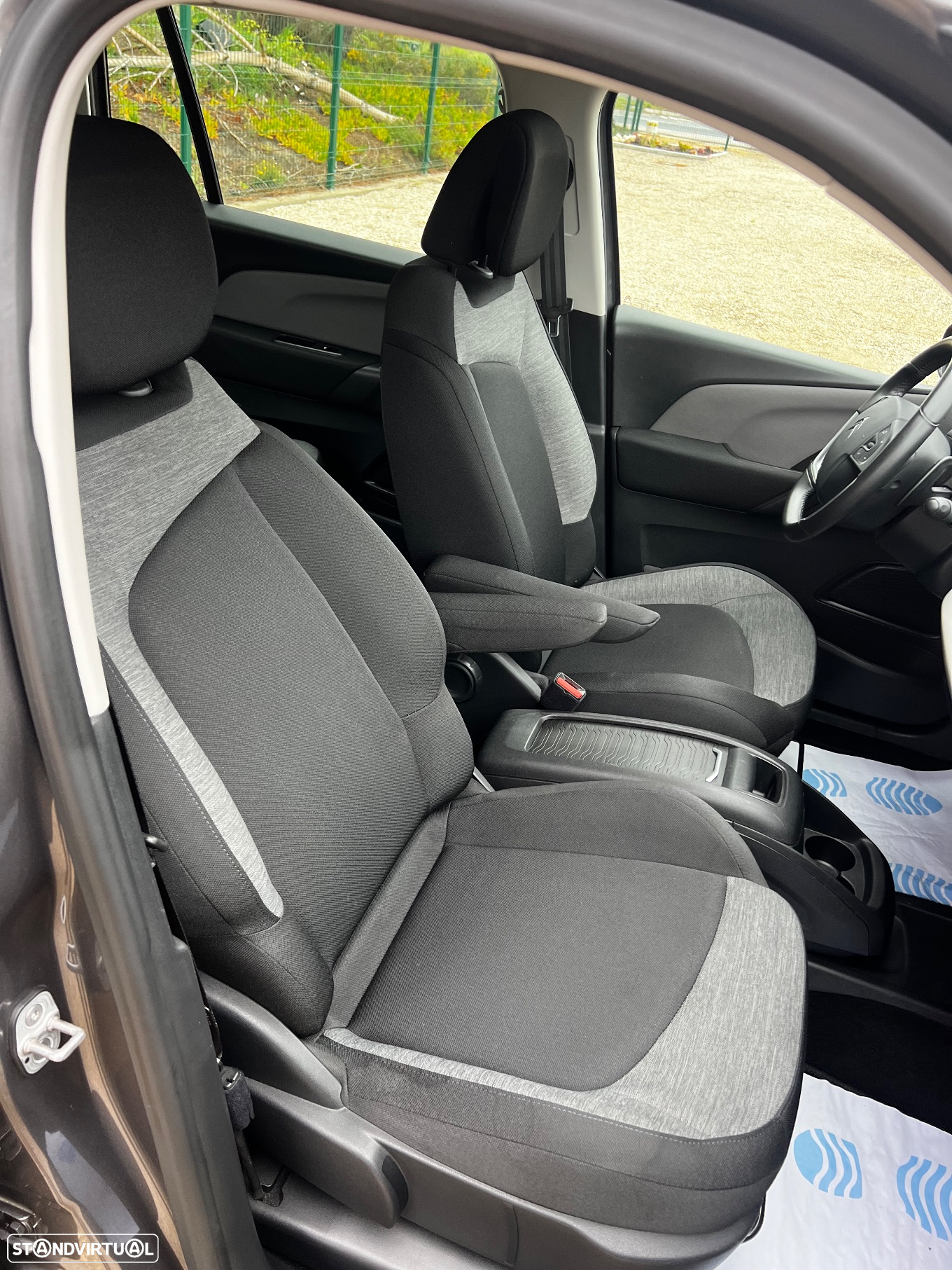 Citroën Grand C4 Spacetourer 1.5 BlueHDi Feel Business EAT8 - 10