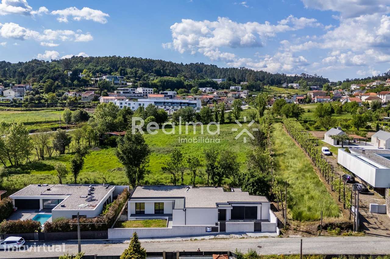 Moradia Térrea T3+1 em Este S.Mamede-Braga - Grande imagem: 2/60