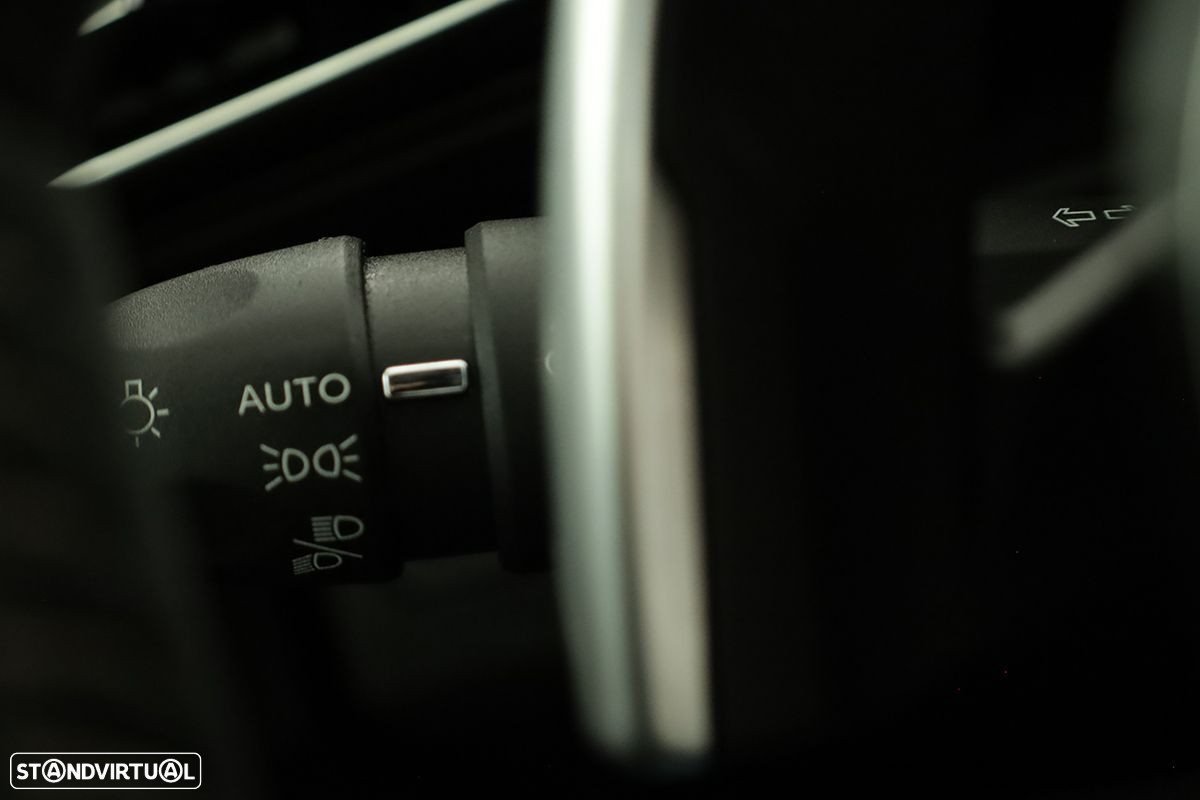 Peugeot 3008 1.6 Hybrid Allure e-EAT8 - 16