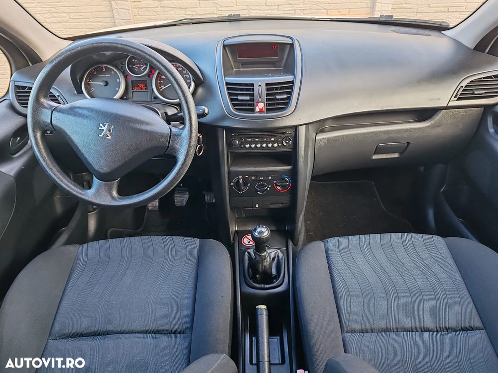 Peugeot 207 - 6