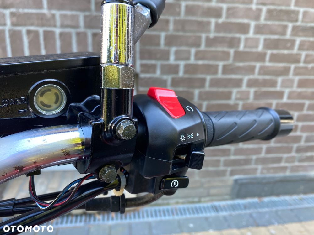 Suzuki Intruder - 17