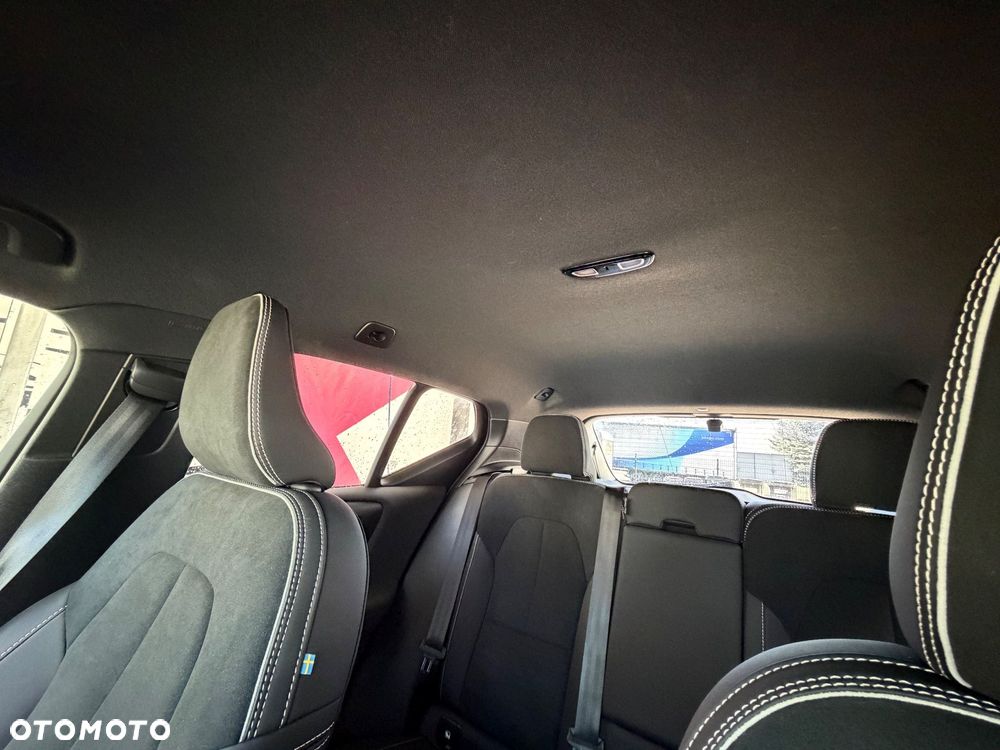 Volvo XC 40 B3 Plus Dark - 19