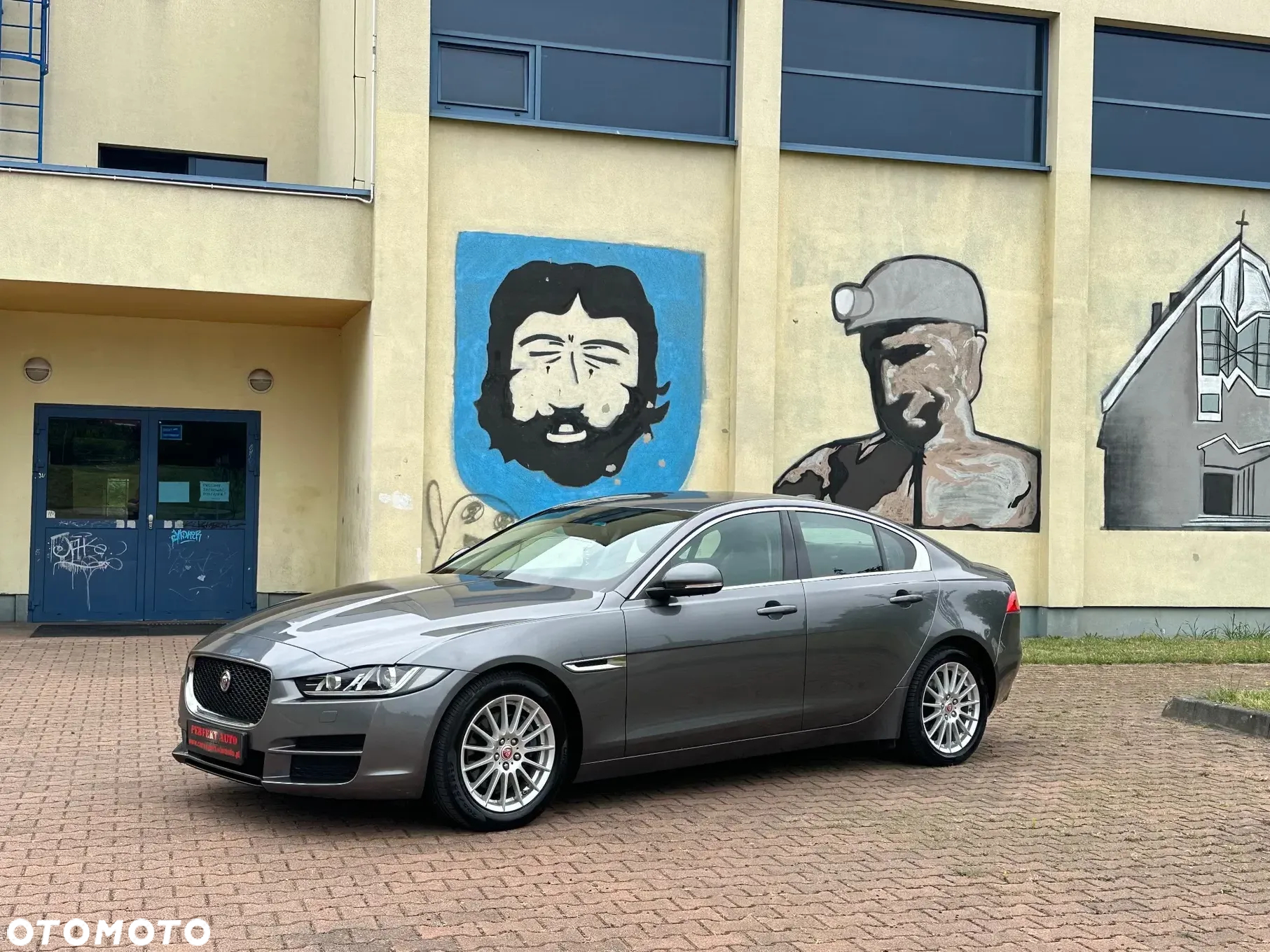 Jaguar XE - 3
