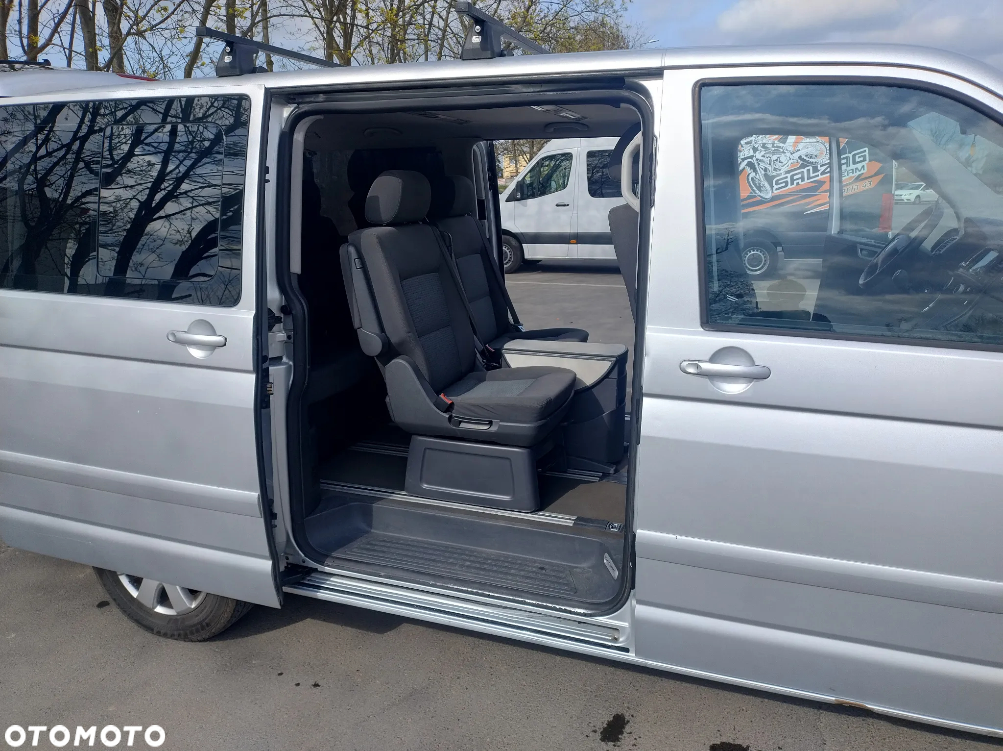 Volkswagen Multivan - 12