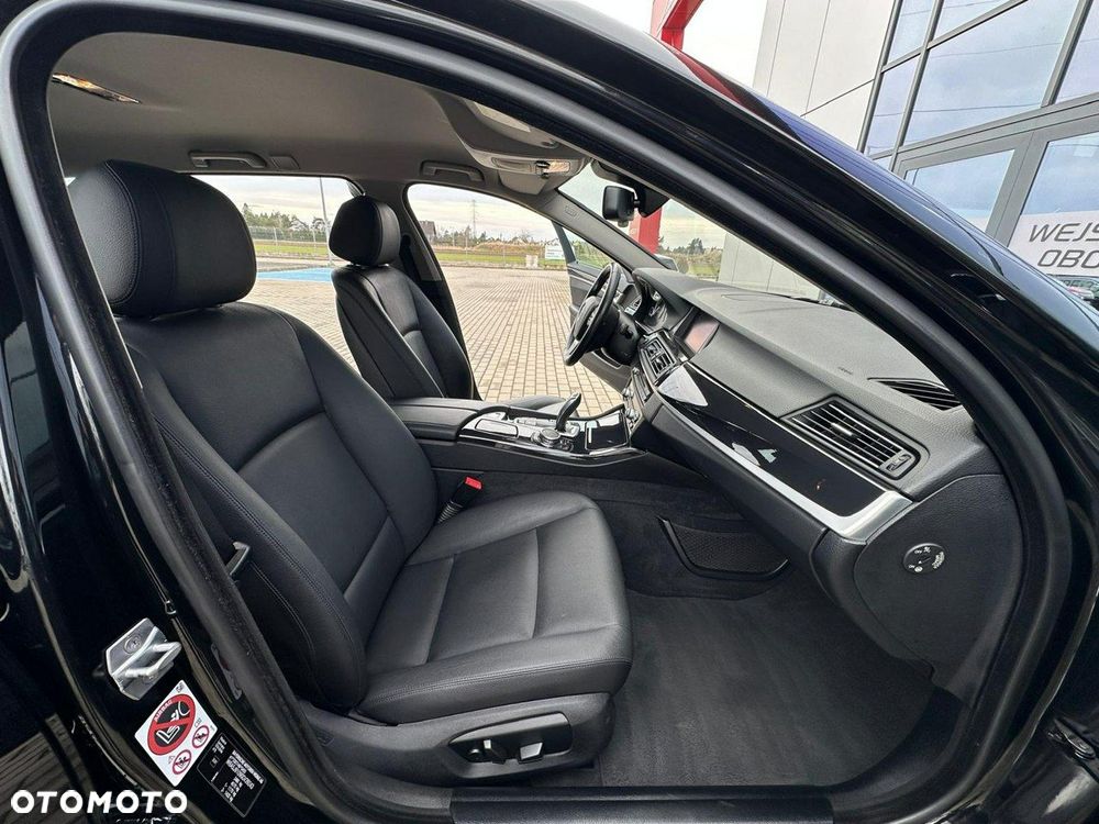 BMW Seria 5 525d xDrive - 16