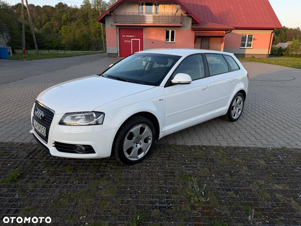 Audi A3 Sportback 1.6 TDI DPF Ambiente - 2