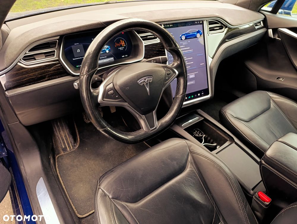 Tesla Model S - 3