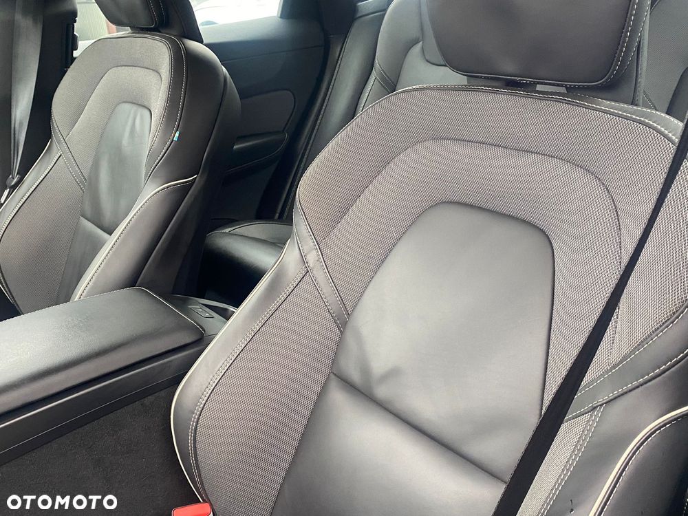 Volvo XC 60 B4 D AWD Plus Dark - 17