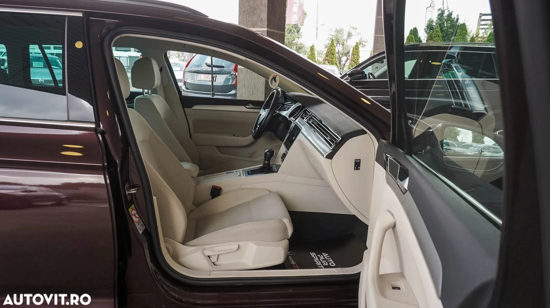 Volkswagen Passat Variant 2.0 TDI DSG Comfortline - 24