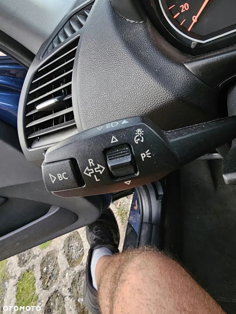 BMW Seria 1 116i - 25