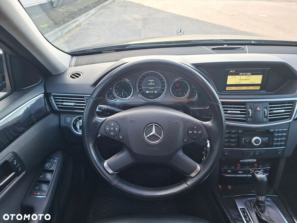 Mercedes-Benz Klasa E 200 CGI BlueEFFICIENCY Automatik Avantgarde - 17