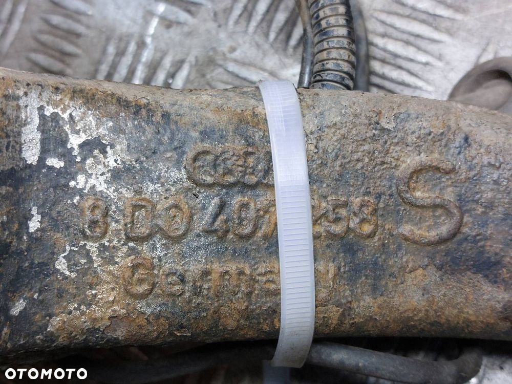 PIASTA ZWROTNICA PRAWY PRZÓD AUDI A4 B5 1.8 20V 8D0407258S - 2