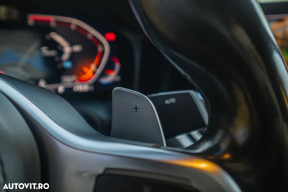 BMW Seria 3 330d xDrive AT MHEV - 19