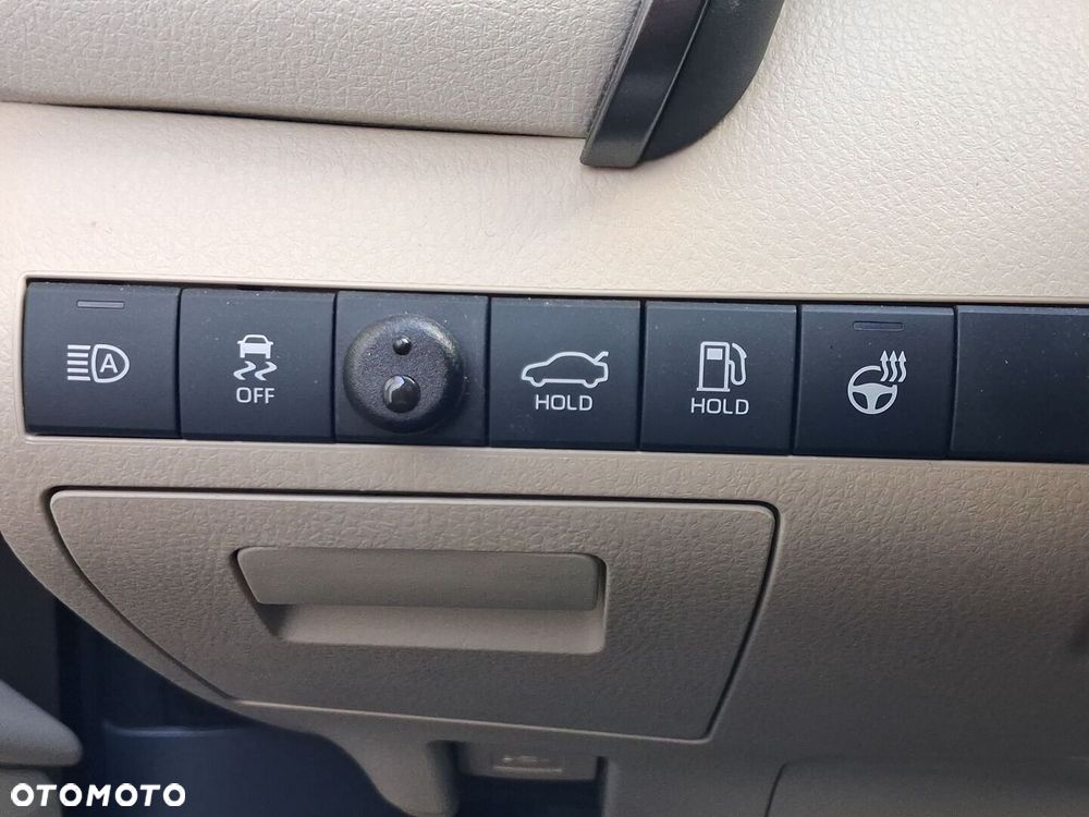 Toyota Camry 2.5 Hybrid Executive CVT - 29