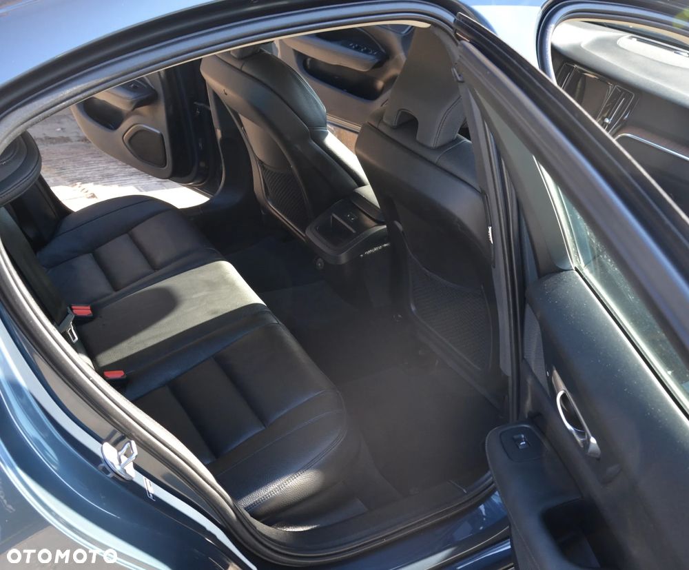 Volvo S60 B5 B R-Design - 30