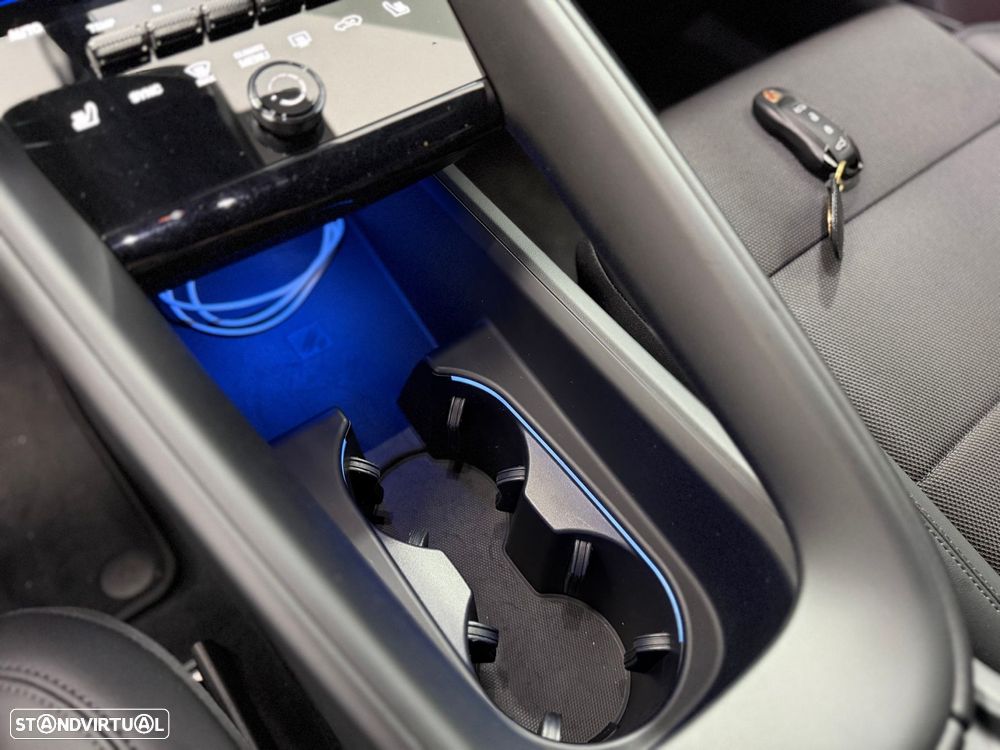 Porsche Macan Electric 4 - 18