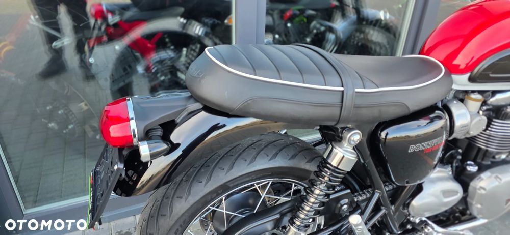 Triumph Bonneville - 11