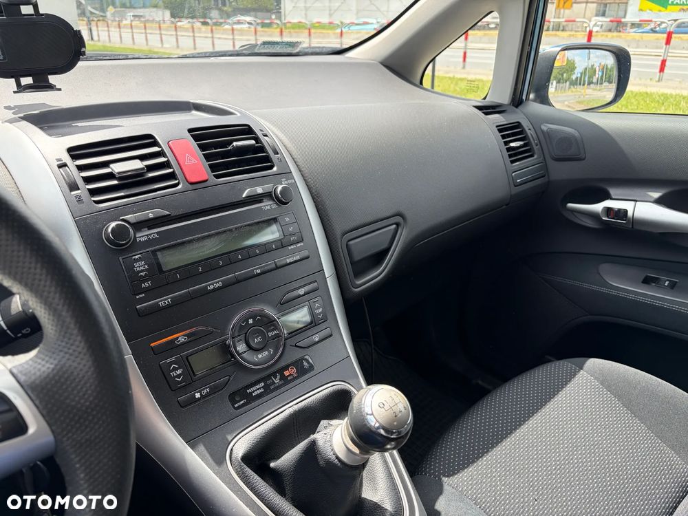 Toyota Auris 1.6 Premium - 7