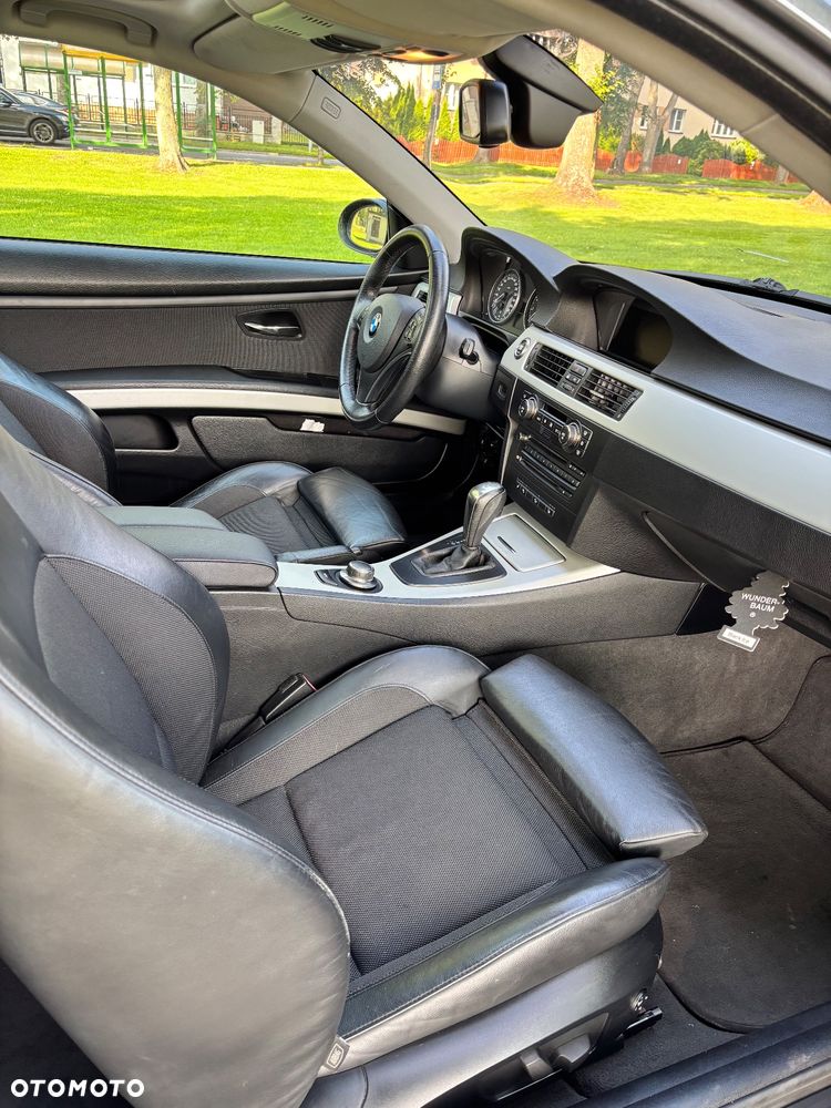 BMW Seria 3 325xi Coupe - 13