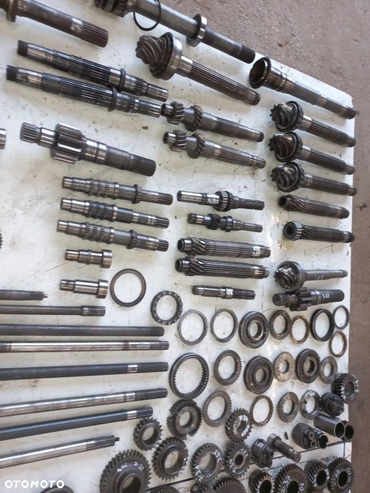 Części skrzyni biegów DEUTZ FAHR DX koła zębate,wałek sprzęgłowy,łożysko stożkowe,igiełkowe,synchronizator 1-2,3-4,tryb,wolne szybkie,pierścień synchronizatora,hamulec,nakładka,koronka,6.05,6.10,6.30,6.50,4.10,4.30,4.50,4.70,3,10.3,70,90,120,3,65. - 16