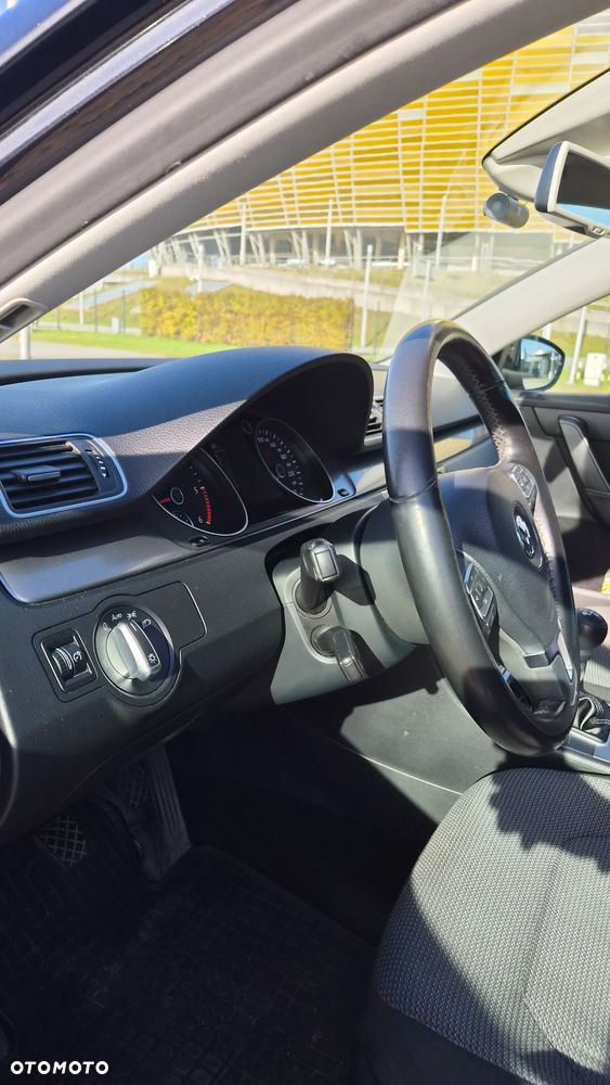 Volkswagen Passat 2.0 TDI BlueMotion Technology Comfortline - 14