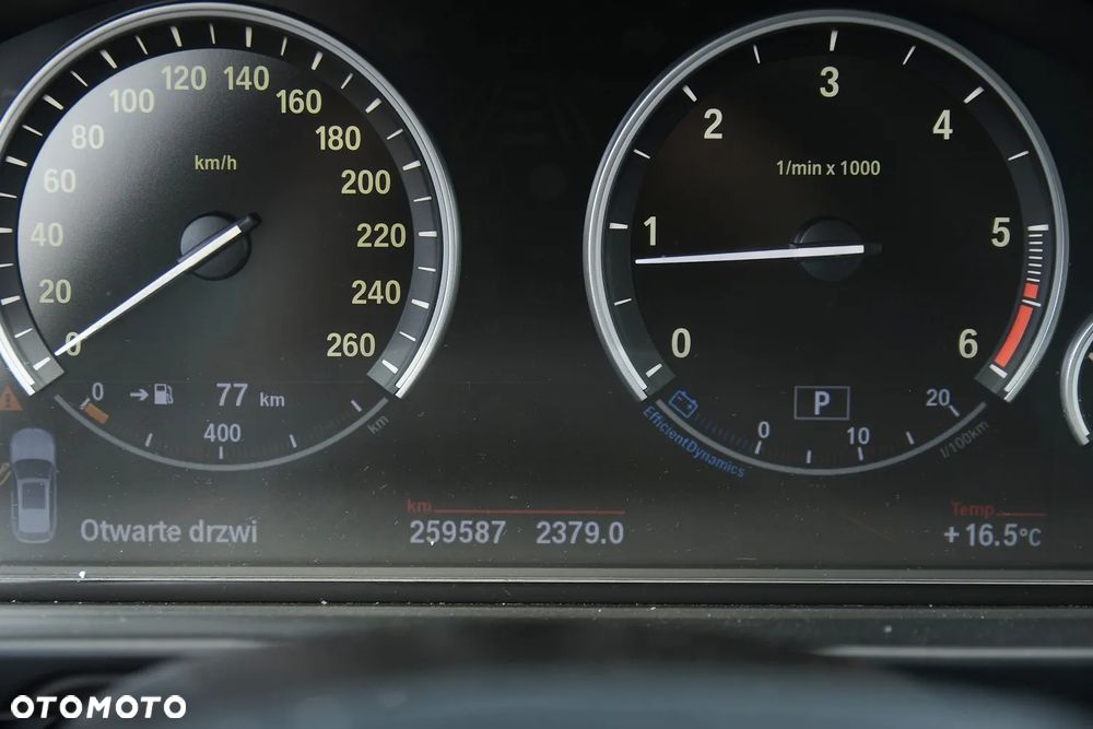 BMW Seria 5 525d - 34