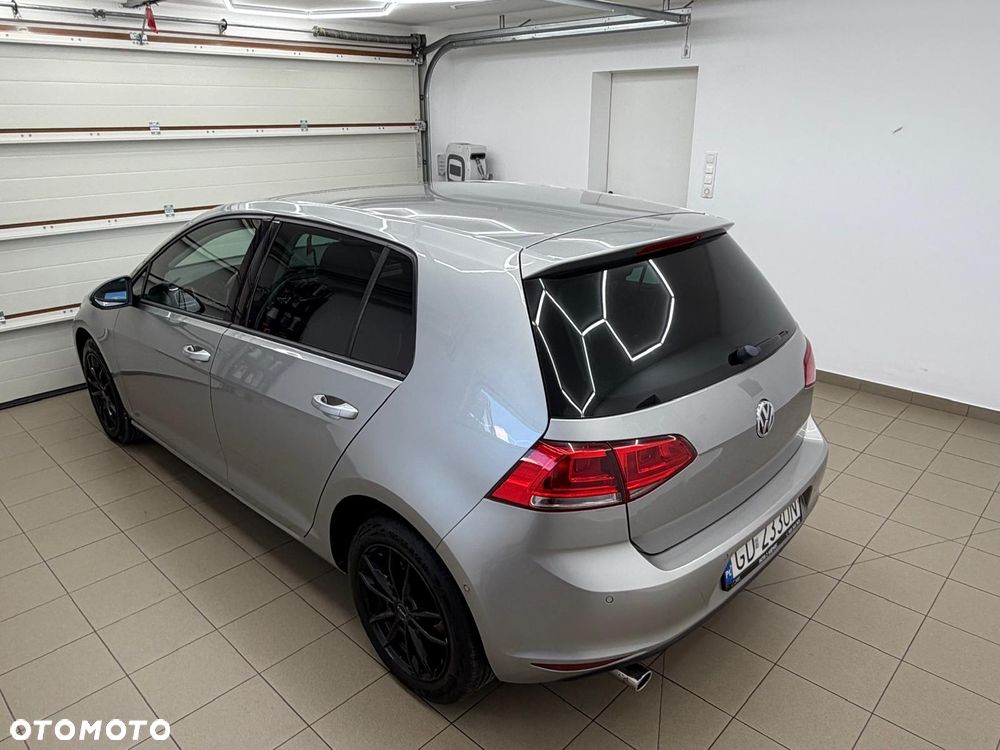 Volkswagen Golf - 6