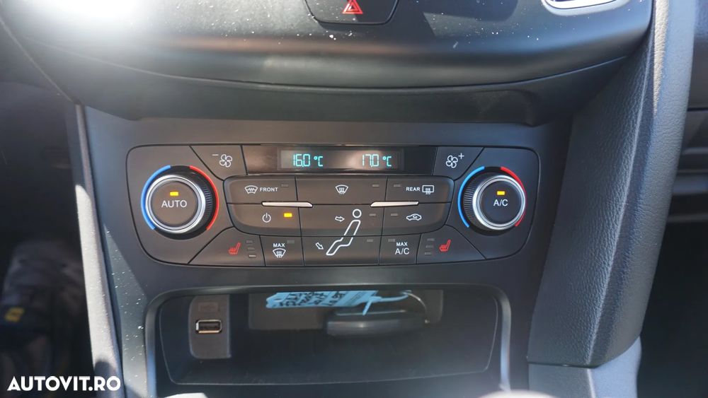 Ford Focus 1.0 EcoBoost Start-Stopp-System ST-LINE DESIGN - 28