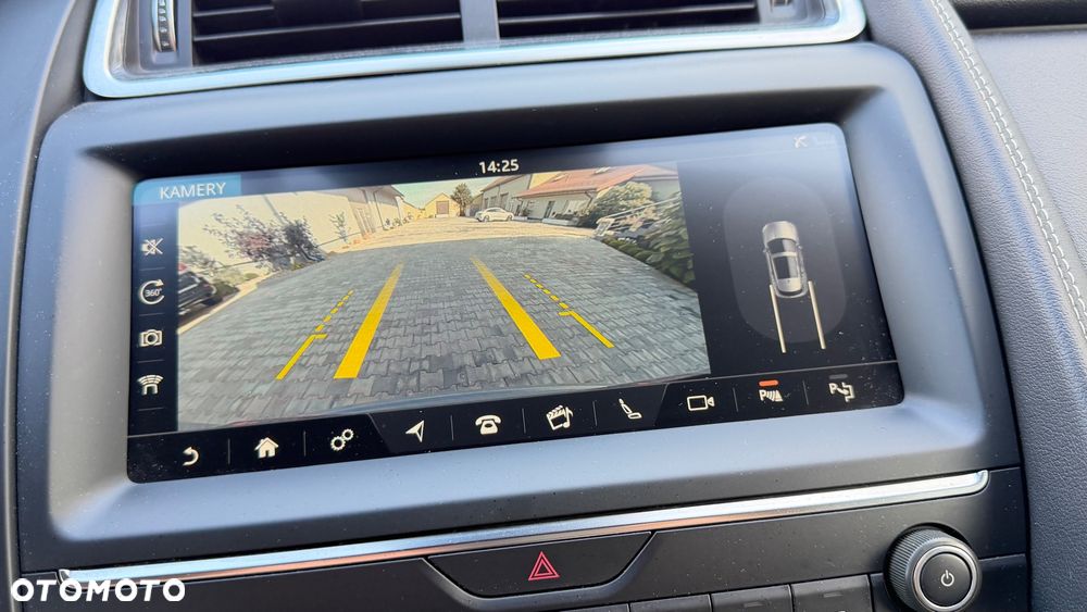 Jaguar E-Pace P250 AWD R-Dynamic - 38