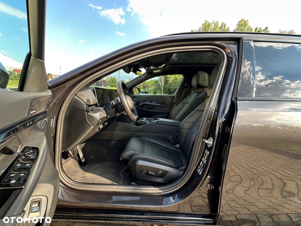 BMW Seria 5 520d xDrive mHEV - 29