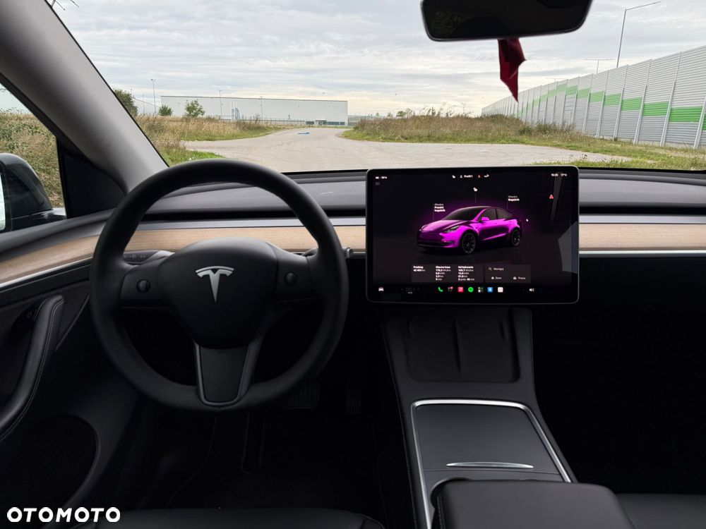 Tesla Model Y - 6