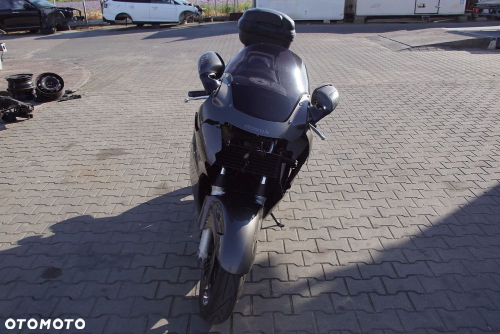 Motocykl na części - Honda CBR 1100XX Blackbird 1137 cm3 163 KM SC42E 1997R Silnik Skrzynia Owiewka Szyba Lusterko Kufer Laga Wahacz Łańcuch Wydech Siedzenie Sterownik Moduł Czujnik Licznik Manetka - 9