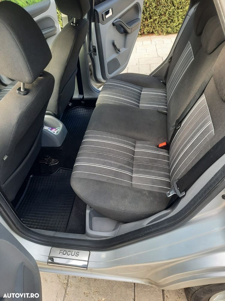 Ford Focus 1.6 TDCI DPF Titanium - 11