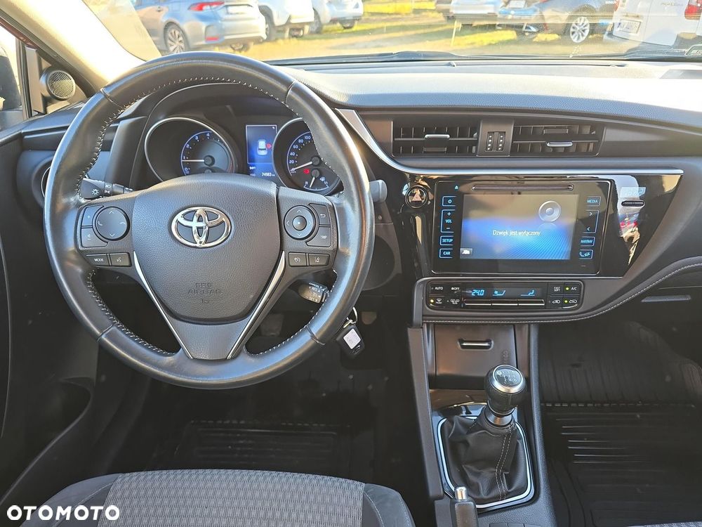 Toyota Auris 1.6 Selection - 11