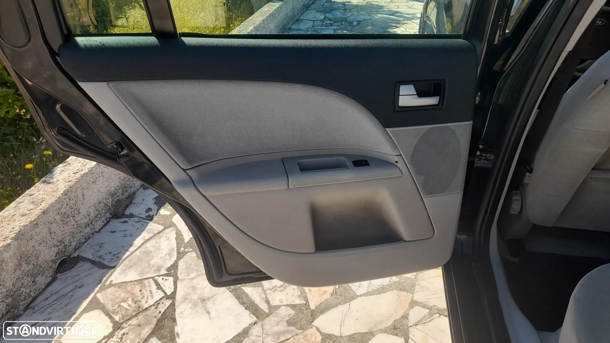 Ford Mondeo SW 2.0 TDdi Ghia - 26