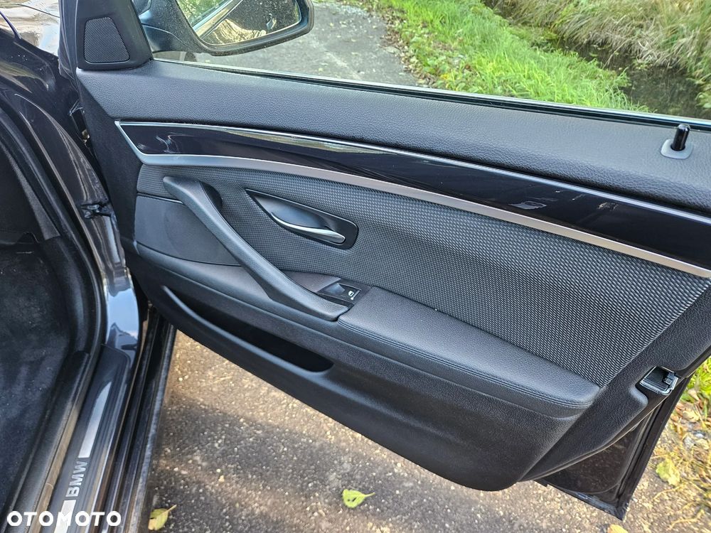 BMW Seria 5 520d xDrive Touring - 23