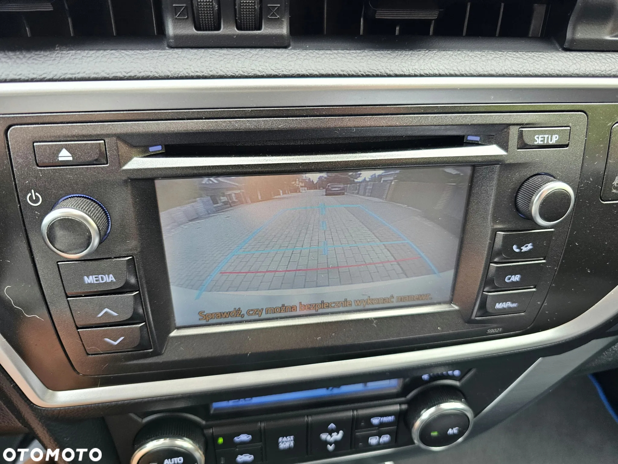 Toyota Auris 1.8 HSD Prestige NAVI - 27