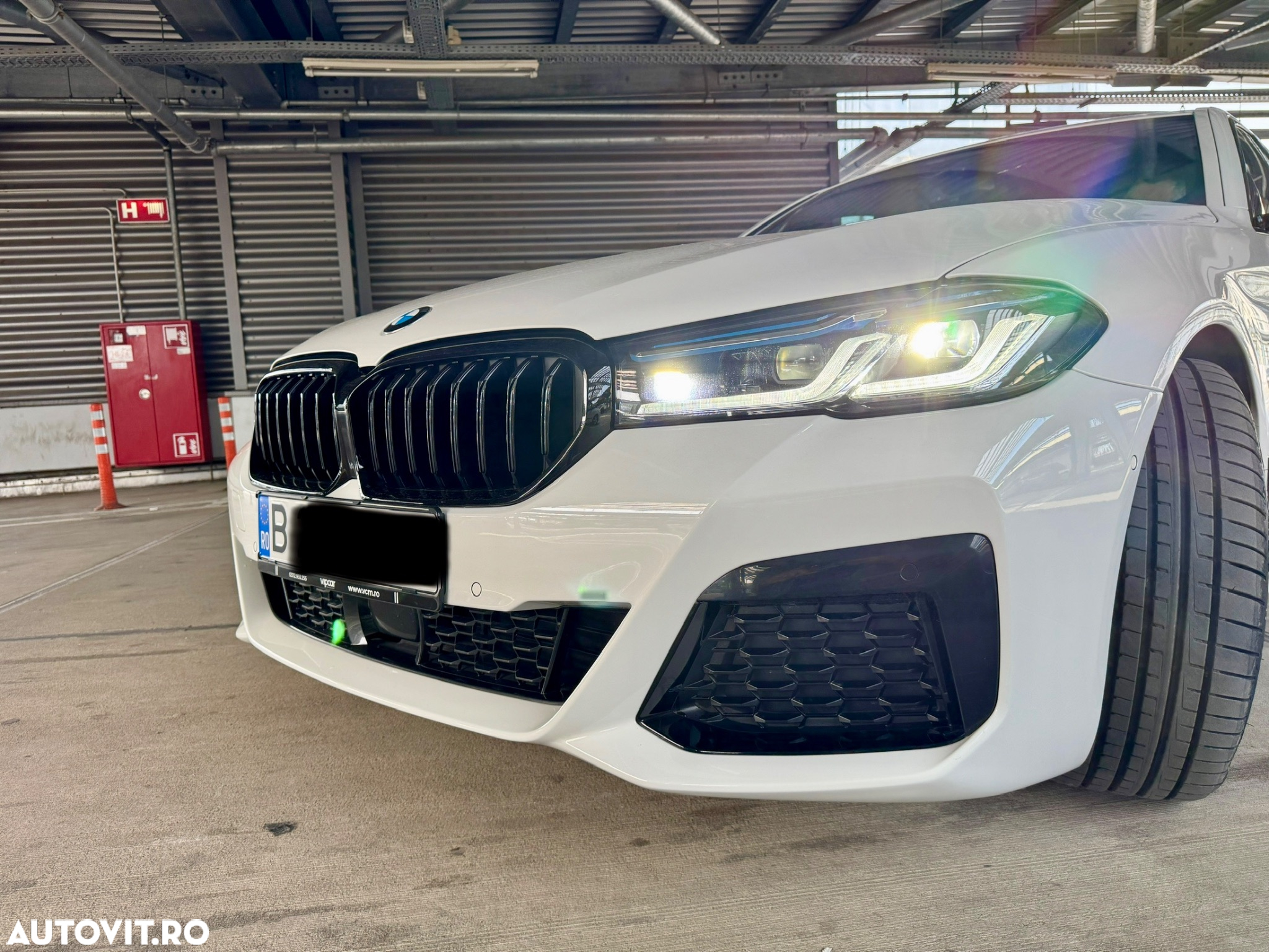 BMW Seria 5 530d xDrive AT MHEV - 30