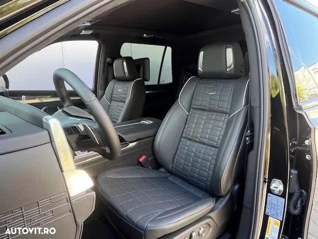 Cadillac Escalade - 5