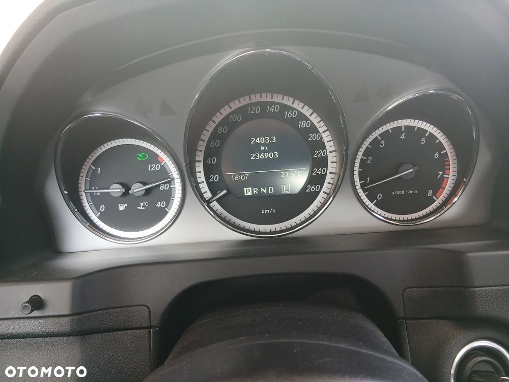 Mercedes-Benz Klasa C 180 CGI Automatik BlueEFFICIENCY Avantgarde - 12