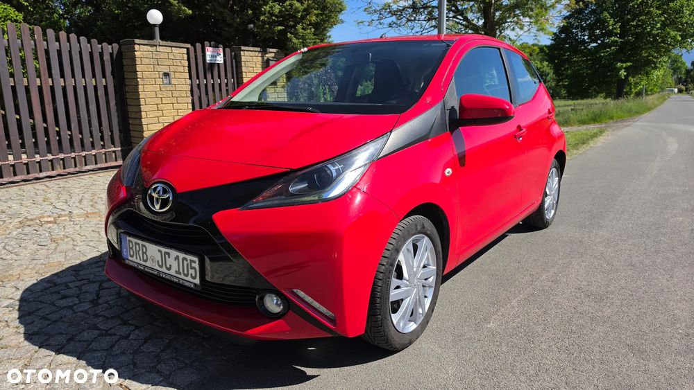 Toyota Aygo x-play touch - 2