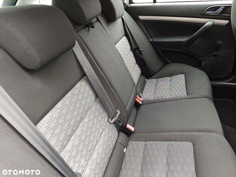 Skoda Octavia 1.6 Combi Style - 21