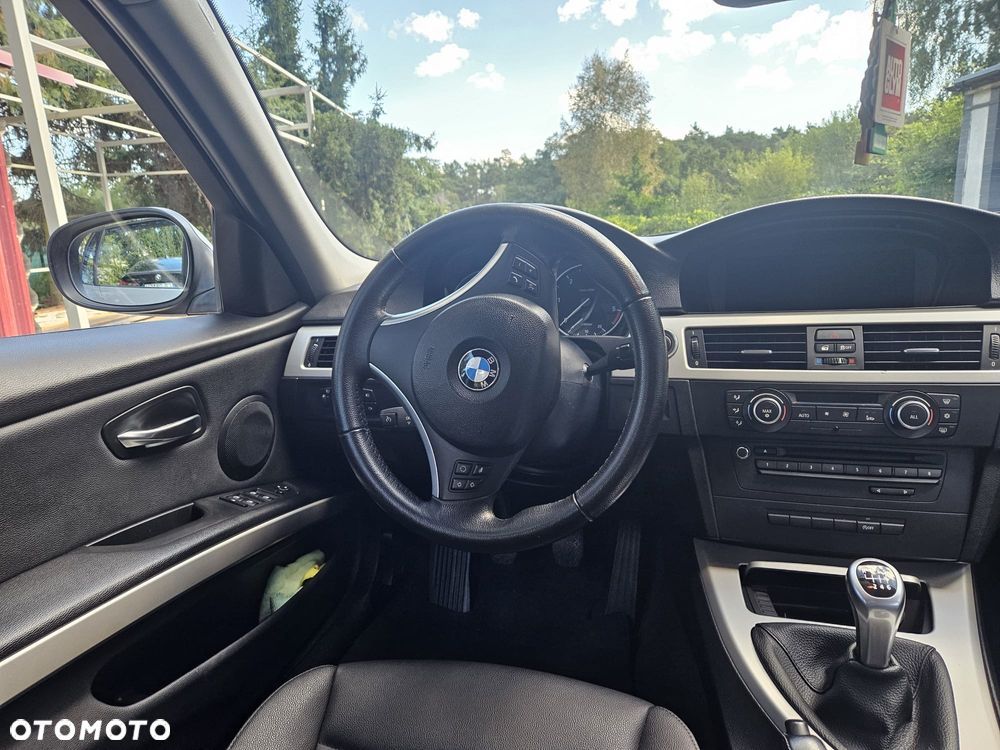 BMW Seria 3 320d DPF Efficient Dynamics Edition - 15