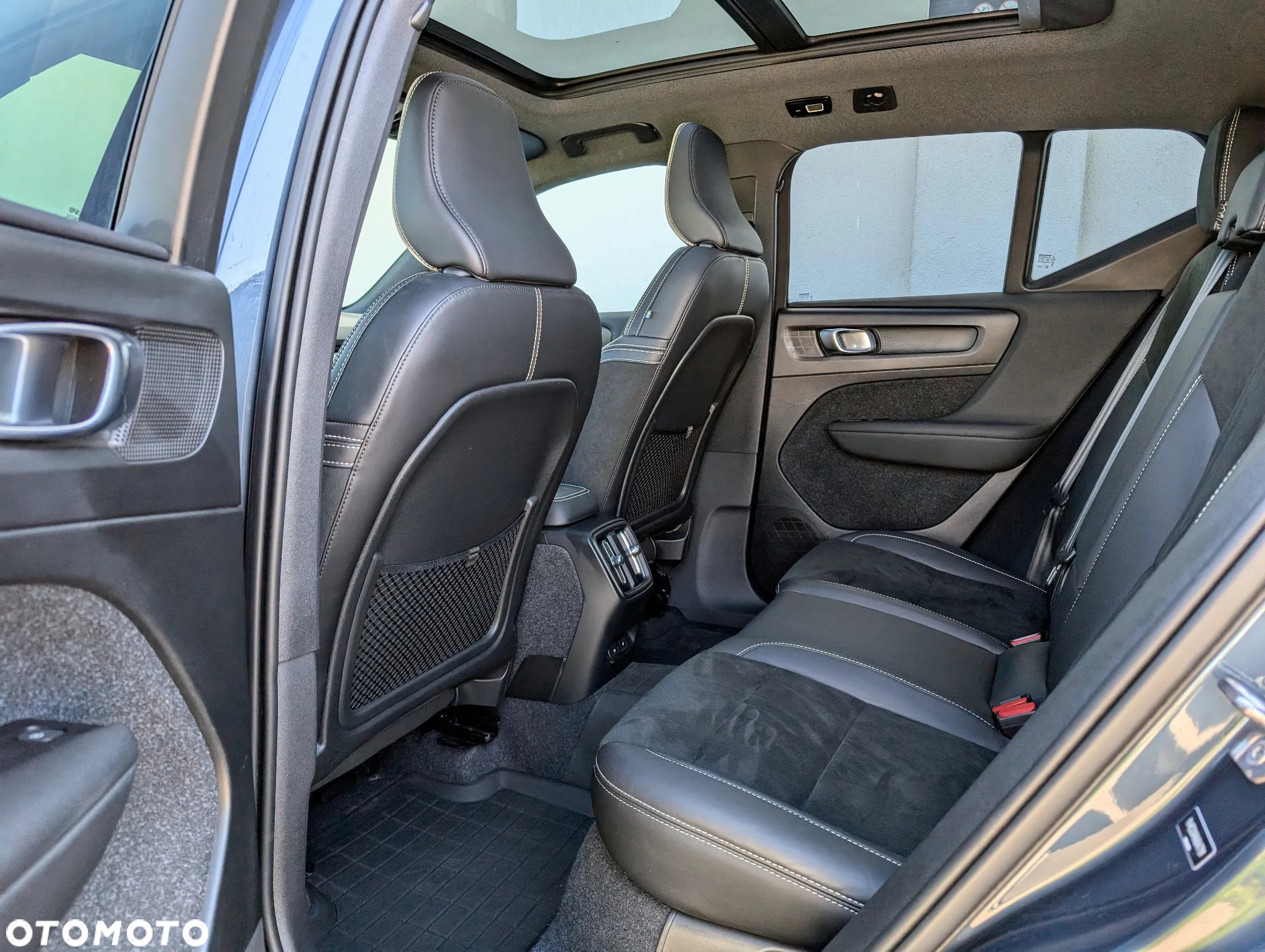 Volvo XC 40 82kWh P8 Recharge AWD Pro - 8