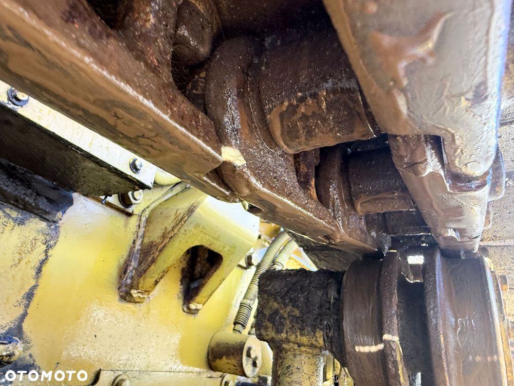 Caterpillar CAT D4C - 9