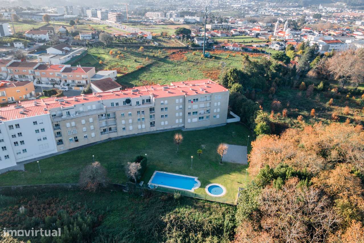 Apartamento T3 c/ garagem, inserido em condomínio c/ piscina - Grande imagem: 3/34